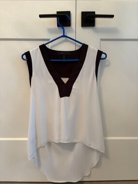 BCBGMaxAzria White Sleeveless V-Neck Tank